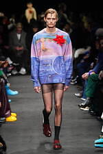 JW アンダーソン 2024年秋冬コレクション - 親密なる室内の装い｜写真17