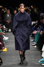 JW アンダーソン 2024年秋冬コレクション - 親密なる室内の装い｜写真19