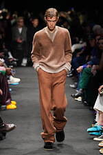 JW アンダーソン 2024年秋冬コレクション - 親密なる室内の装い｜写真24