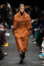 JW アンダーソン 2024年秋冬コレクション - 親密なる室内の装い｜写真31