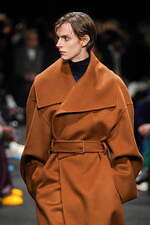 JW アンダーソン 2024年秋冬コレクション - 親密なる室内の装い｜写真32