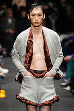 JW アンダーソン 2024年秋冬コレクション - 親密なる室内の装い｜写真45