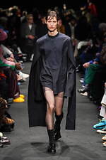 JW アンダーソン 2024年秋冬コレクション - 親密なる室内の装い｜写真46