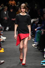 JW アンダーソン 2024年秋冬コレクション - 親密なる室内の装い｜写真62