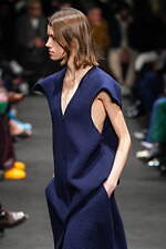 JW アンダーソン 2024年秋冬コレクション - 親密なる室内の装い｜写真71