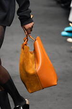 JW アンダーソン 2024年秋冬コレクション - 親密なる室内の装い｜写真74