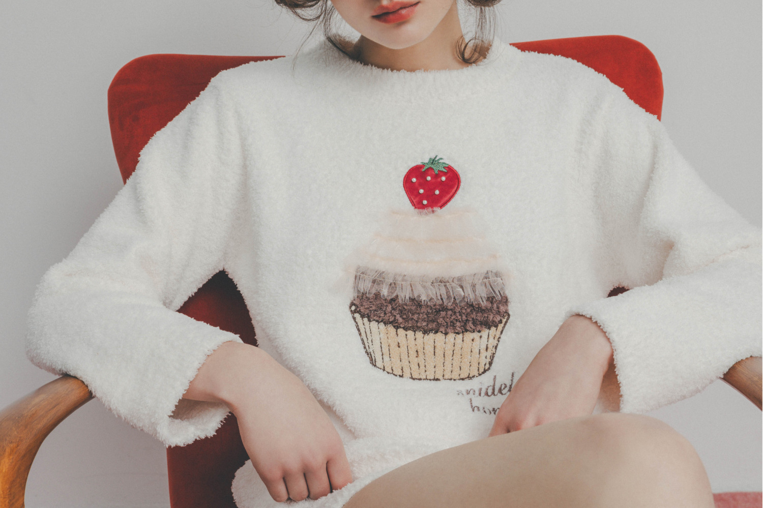 スナイデル ホーム24年バレンタイン限定ルームウェア、“チュール＆ビーズ付き”カップケーキニットなど