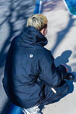 アトモス×マーモットの高機能コラボウェア、大ぶりジップのマウンテンパーカー＆カーゴパンツ｜写真77