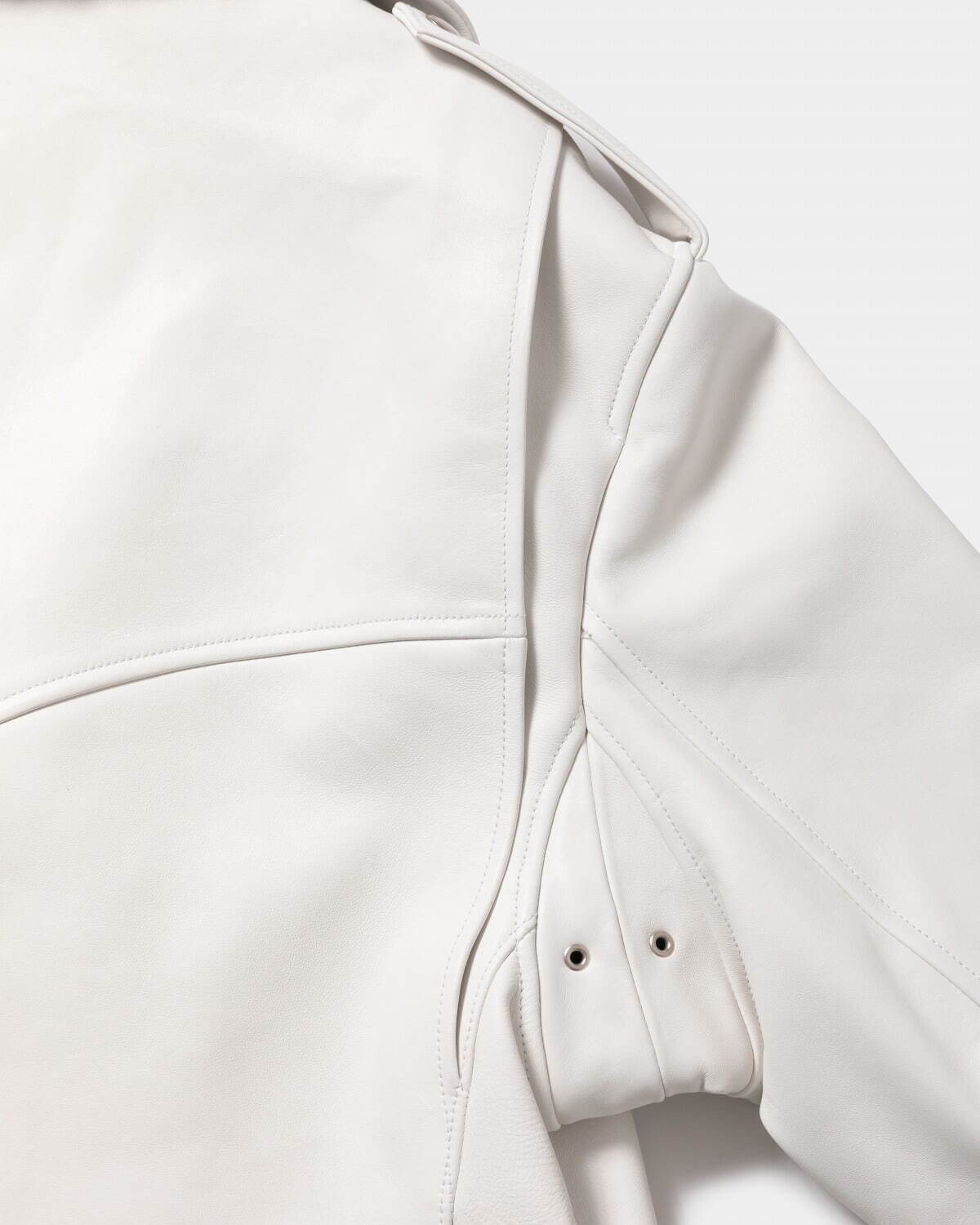 ビューティフルピープル新作“経年変化を楽しむ”レザーライダースジャケット＆透明感カラーのバッグ｜写真11