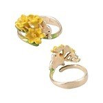 “ミッフィー＆誕生花”のリングがフラワーミッフィーで、スイートピーやスズランモチーフなど全12種｜写真4