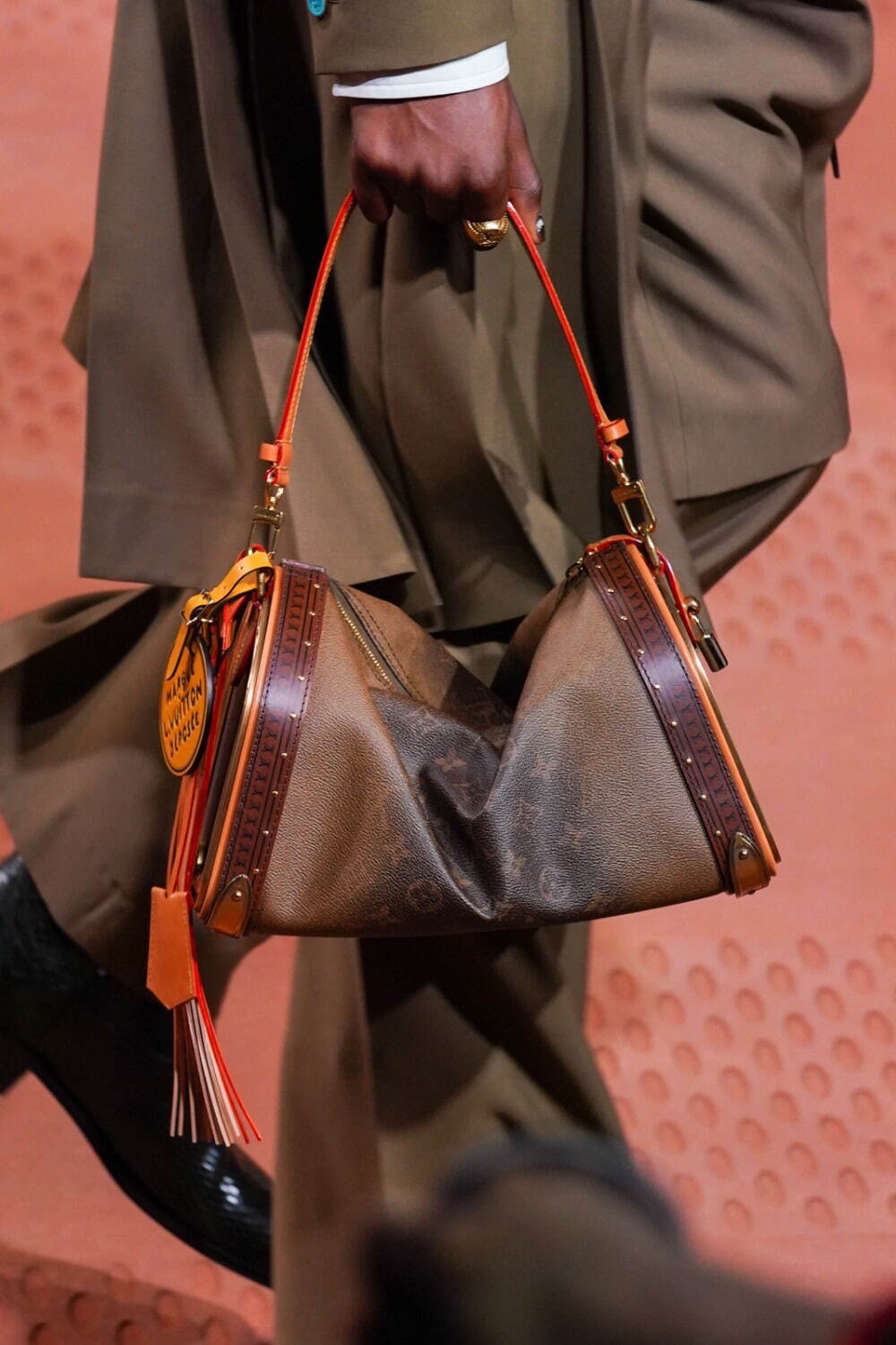 ルイ・ヴィトン(LOUIS VUITTON) 2024-25年秋冬メンズコレクション  - 写真16