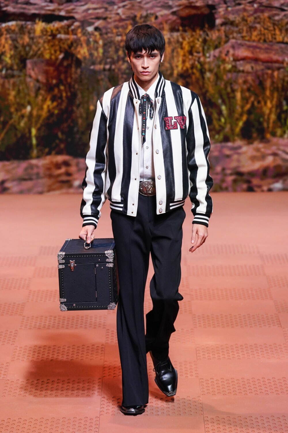 ルイ・ヴィトン(LOUIS VUITTON) 2024-25年秋冬メンズコレクション  - 写真100