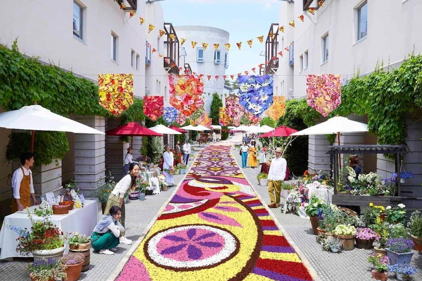 星野リゾート リゾナーレ八ヶ岳“美しい花々”が回廊を埋める春イベント、花咲くフルーツサンドも