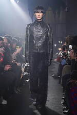 M A S U 2024年秋冬コレクション - 暗がりにきらめく光の粒子｜写真14