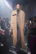 M A S U 2024年秋冬コレクション - 暗がりにきらめく光の粒子｜写真43