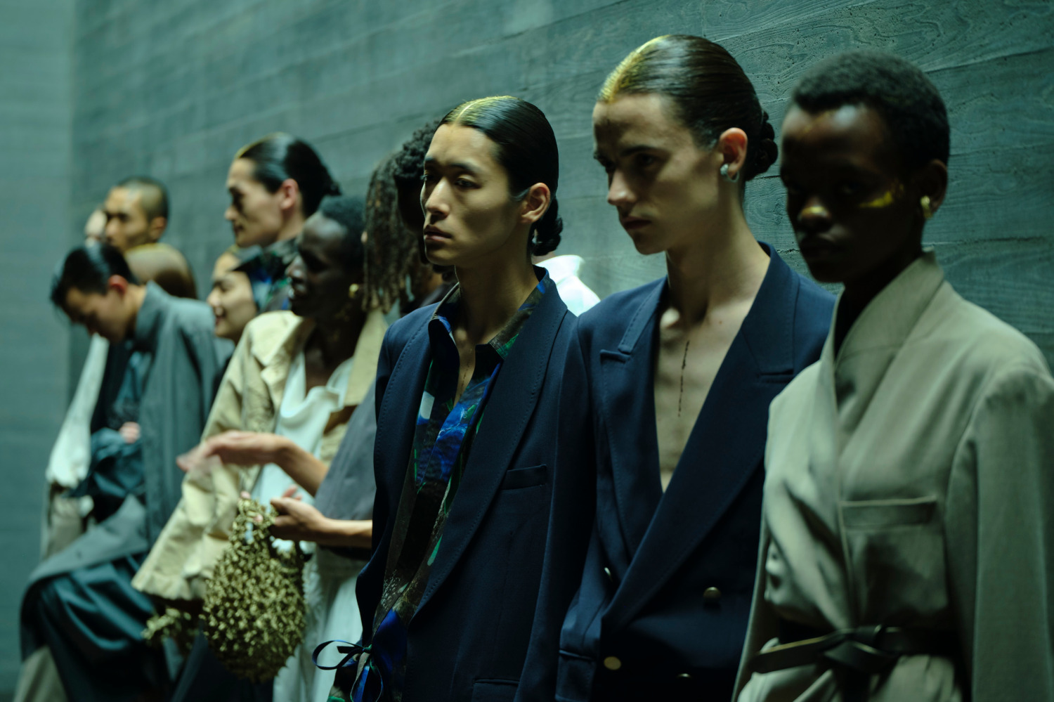 レインメーカー24年春夏、和紙のミリタリージャケットや機能素材のバルカラーコート