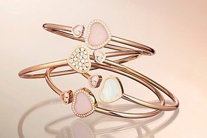 ショパール24年バレンタインジュエリー「ハッピーハート」華やかピンクオパール×ダイヤ煌めくバングル