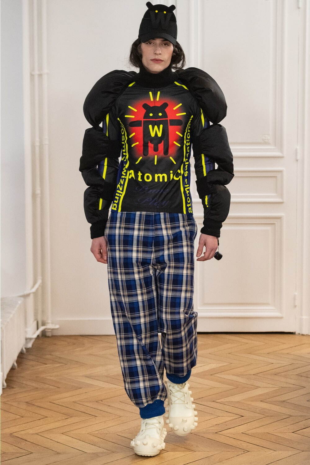 ウォルター ヴァン ベイレンドンク(Walter Van Beirendonck) 2024-25年秋冬ウィメンズ&メンズコレクション  - 写真39