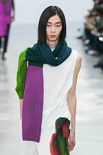 オム プリッセ イッセイ ミヤケ 2024年秋冬コレクション - 身体と衣服をつなぐ息吹｜写真7