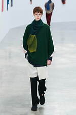 オム プリッセ イッセイ ミヤケ 2024年秋冬コレクション - 身体と衣服をつなぐ息吹｜写真32