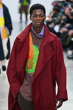 オム プリッセ イッセイ ミヤケ 2024年秋冬コレクション - 身体と衣服をつなぐ息吹｜写真35