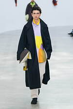 オム プリッセ イッセイ ミヤケ 2024年秋冬コレクション - 身体と衣服をつなぐ息吹｜写真36