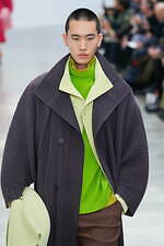 オム プリッセ イッセイ ミヤケ 2024年秋冬コレクション - 身体と衣服をつなぐ息吹｜写真39