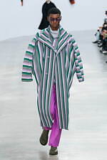 オム プリッセ イッセイ ミヤケ 2024年秋冬コレクション - 身体と衣服をつなぐ息吹｜写真43