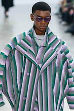 オム プリッセ イッセイ ミヤケ 2024年秋冬コレクション - 身体と衣服をつなぐ息吹｜写真44