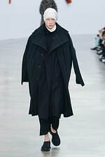 オム プリッセ イッセイ ミヤケ 2024年秋冬コレクション - 身体と衣服をつなぐ息吹｜写真45