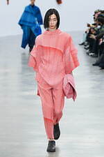 オム プリッセ イッセイ ミヤケ 2024年秋冬コレクション - 身体と衣服をつなぐ息吹｜写真48