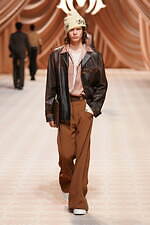 アミリ 2024年秋冬コレクション - クラシカルな佇まいに散りばめた華やぎ｜写真17