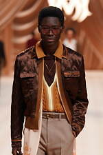 アミリ 2024年秋冬コレクション - クラシカルな佇まいに散りばめた華やぎ｜写真20