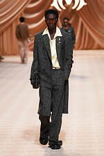 アミリ 2024年秋冬コレクション - クラシカルな佇まいに散りばめた華やぎ｜写真32