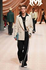 アミリ 2024年秋冬コレクション - クラシカルな佇まいに散りばめた華やぎ｜写真48