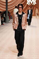 アミリ 2024年秋冬コレクション - クラシカルな佇まいに散りばめた華やぎ｜写真62