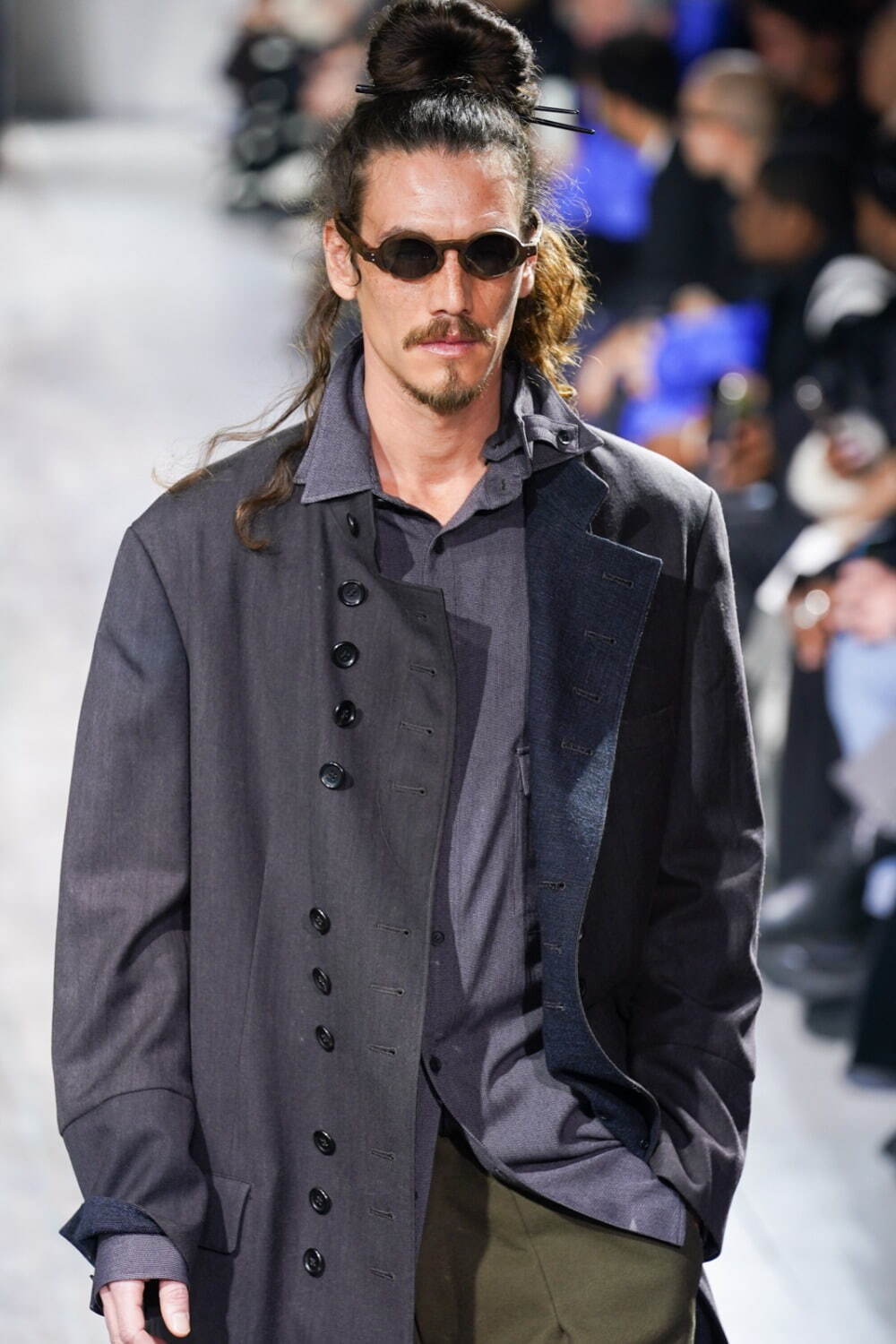 ヨウジヤマモト(Yohji Yamamoto) 2024-25年秋冬メンズコレクション  - 写真17