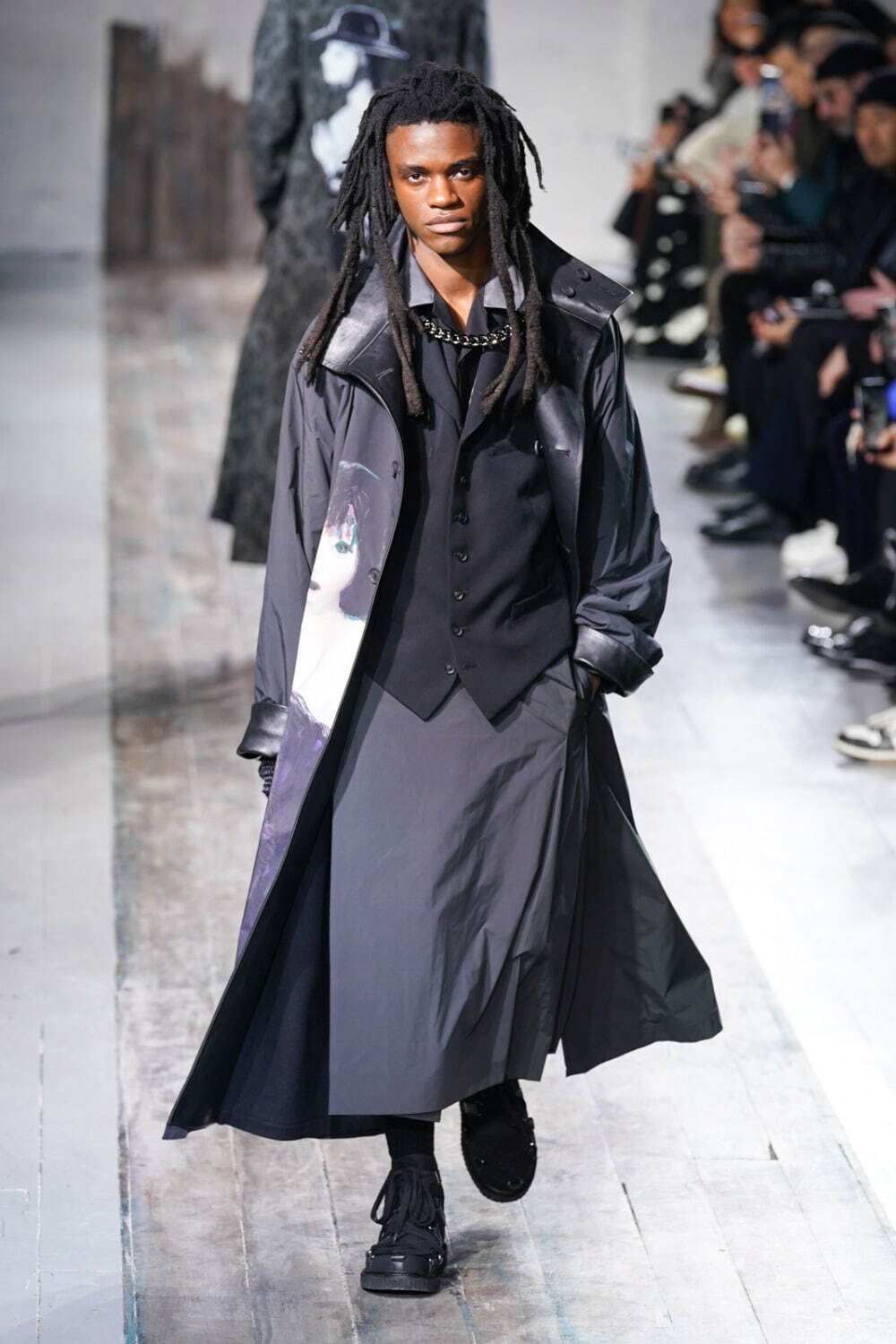 ヨウジヤマモト(Yohji Yamamoto) 2024-25年秋冬メンズコレクション シルエット - 写真8