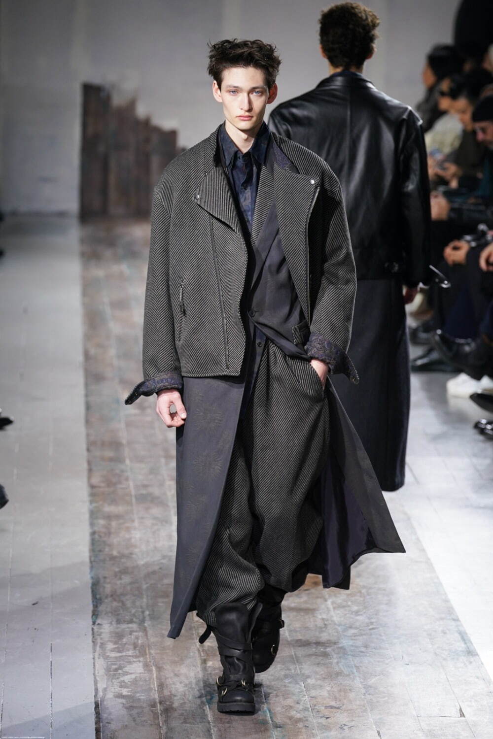 ヨウジヤマモト(Yohji Yamamoto) 2024-25年秋冬メンズコレクション  - 写真41