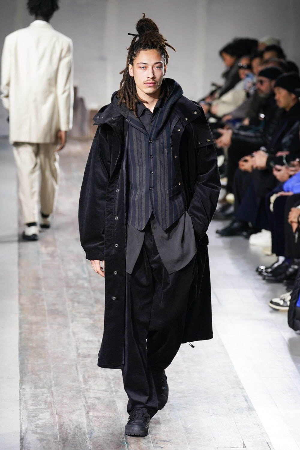 ヨウジヤマモト(Yohji Yamamoto) 2024-25年秋冬メンズコレクション  - 写真70