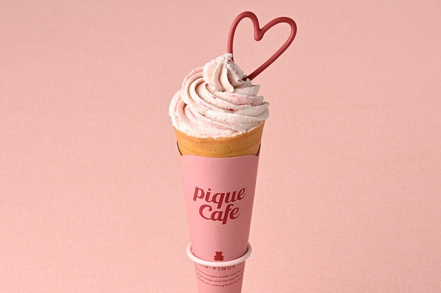 ジェラート ピケ カフェ“赤いハート”を飾った「ベリーチョコレートクレープ」濃厚ビターチョコ味も