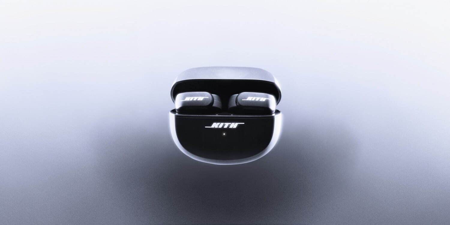 KITH×BOSE“イヤーカフ型”ワイヤレスイヤホン、マットブラックボディに初のコラボロゴを採用｜写真1