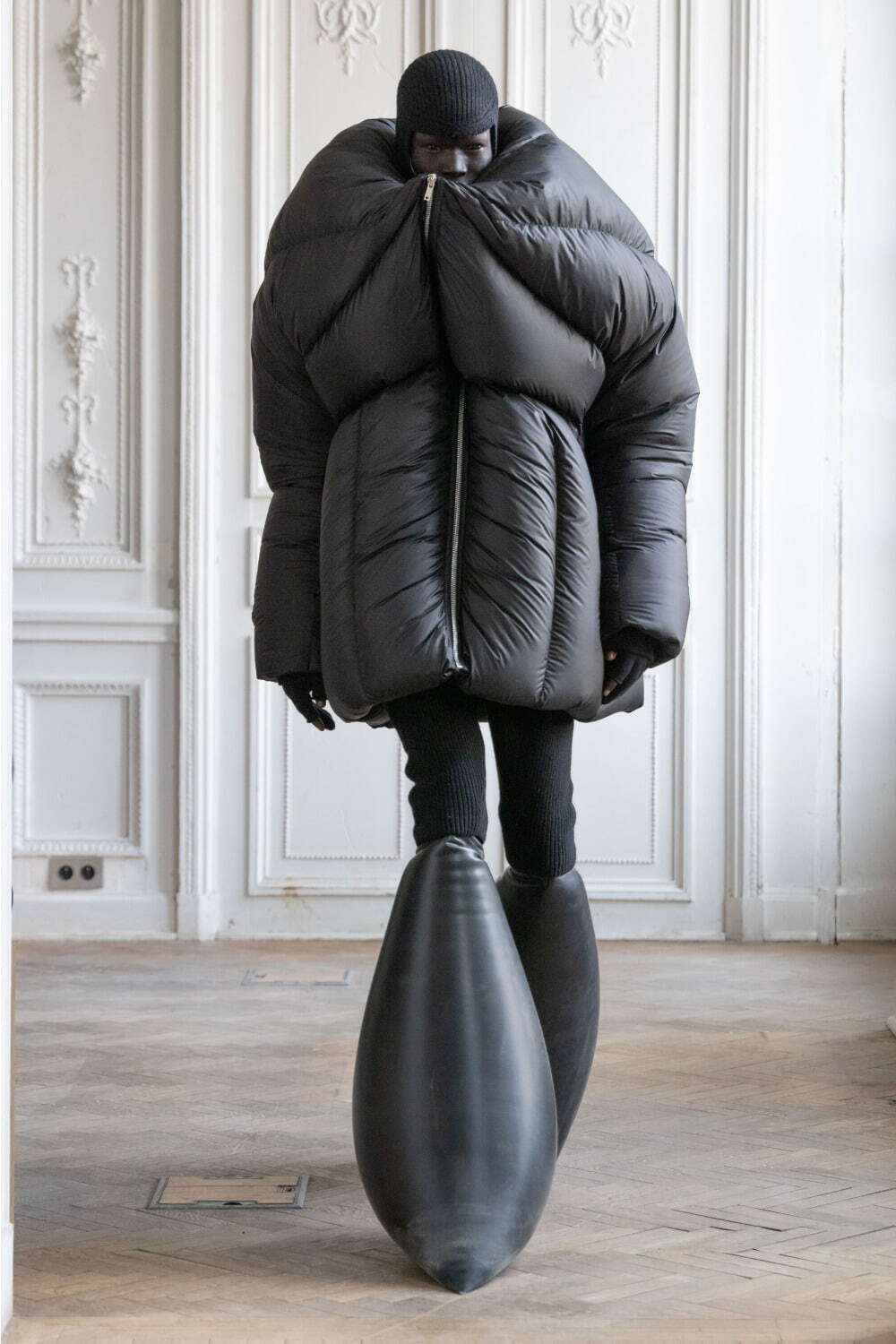 リック・オウエンス(Rick Owens) 2024-25年秋冬メンズコレクション  - 写真22