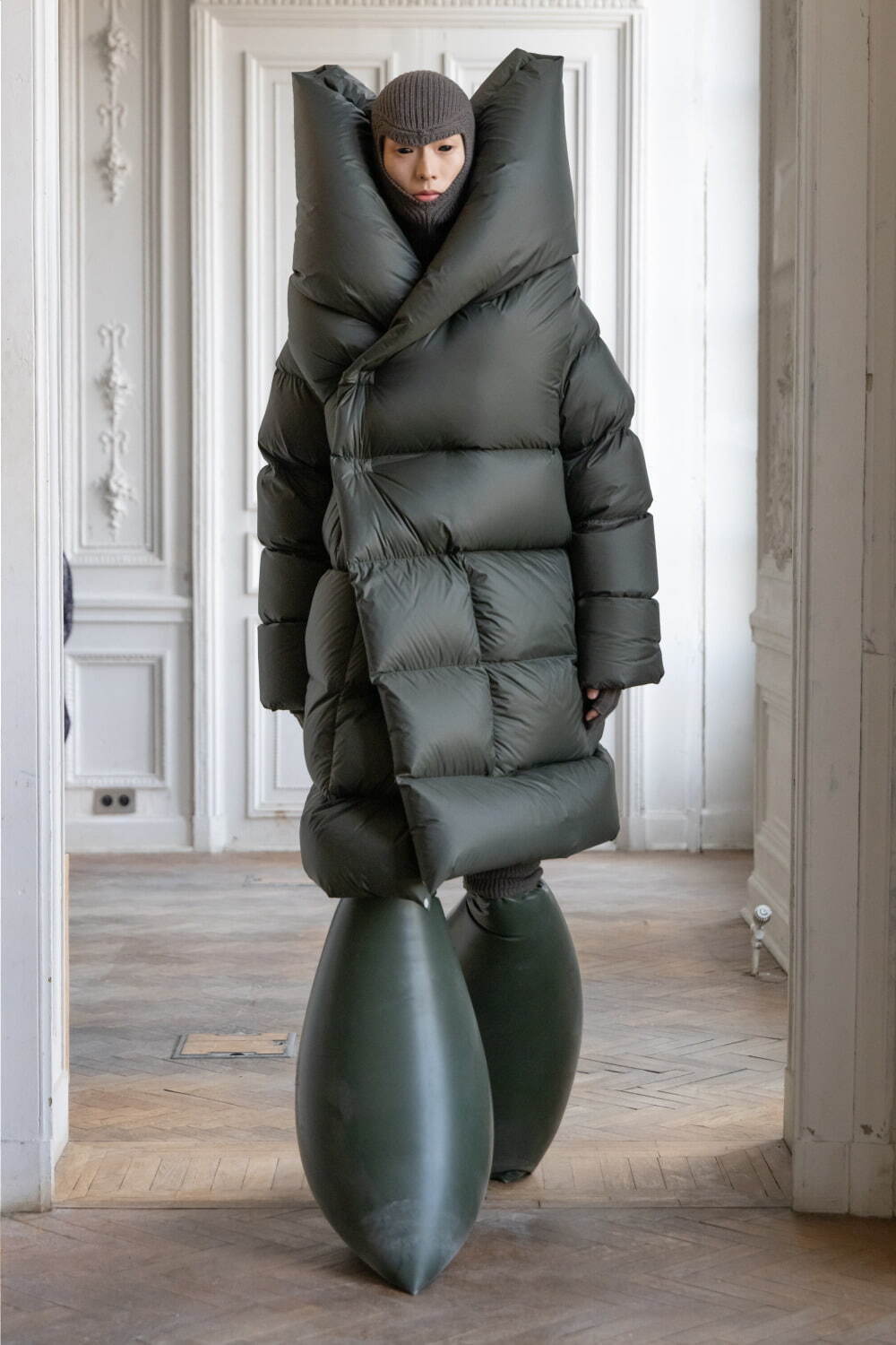 リック・オウエンス(Rick Owens) 2024-25年秋冬メンズコレクション  - 写真23