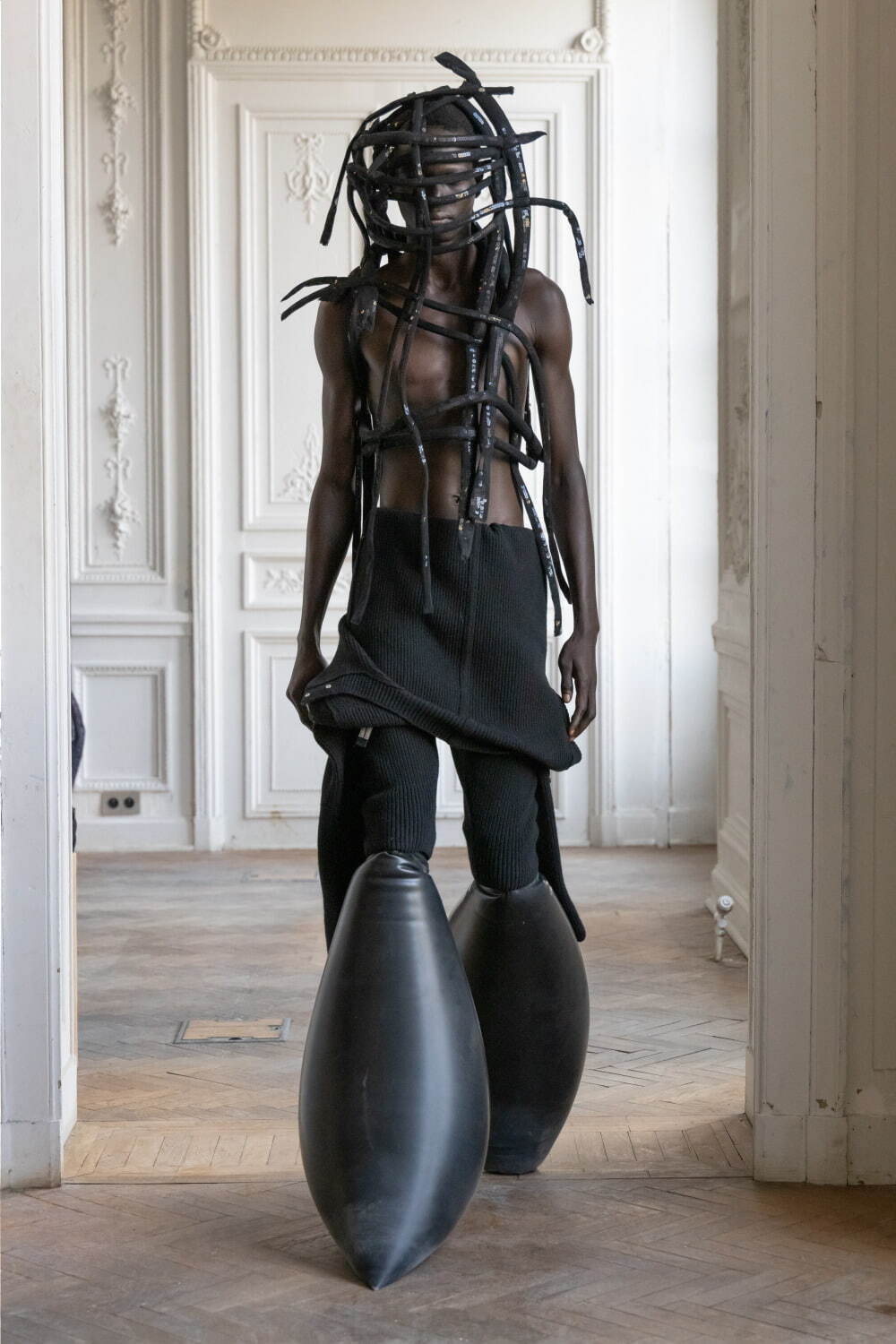 リック・オウエンス(Rick Owens) 2024-25年秋冬メンズコレクション  - 写真47