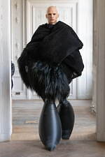 リック・オウエンス 2024年秋冬メンズコレクション - 揺らぐ身体のシルエット｜写真16