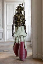 リック・オウエンス 2024年秋冬メンズコレクション - 揺らぐ身体のシルエット｜写真38