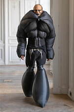 リック・オウエンス 2024年秋冬メンズコレクション - 揺らぐ身体のシルエット｜写真43