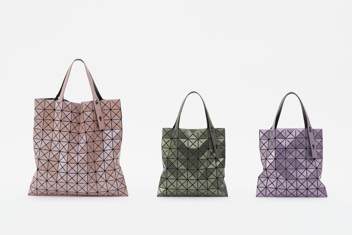 BAO BAO ISSEY MIYAKE24年春夏バッグ「プリズム」ピンクや紫の