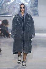 メゾン ミハラヤスヒロ 2024年秋冬コレクション - 都市の廃墟、ダイナミックな足取り｜写真16